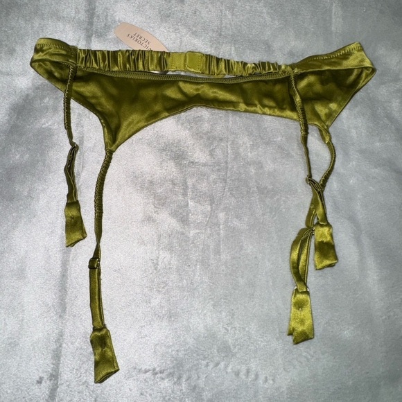 Victoria’s Secret Silk Garter Belt in Green Size Small NWT - Picture 2 of 3